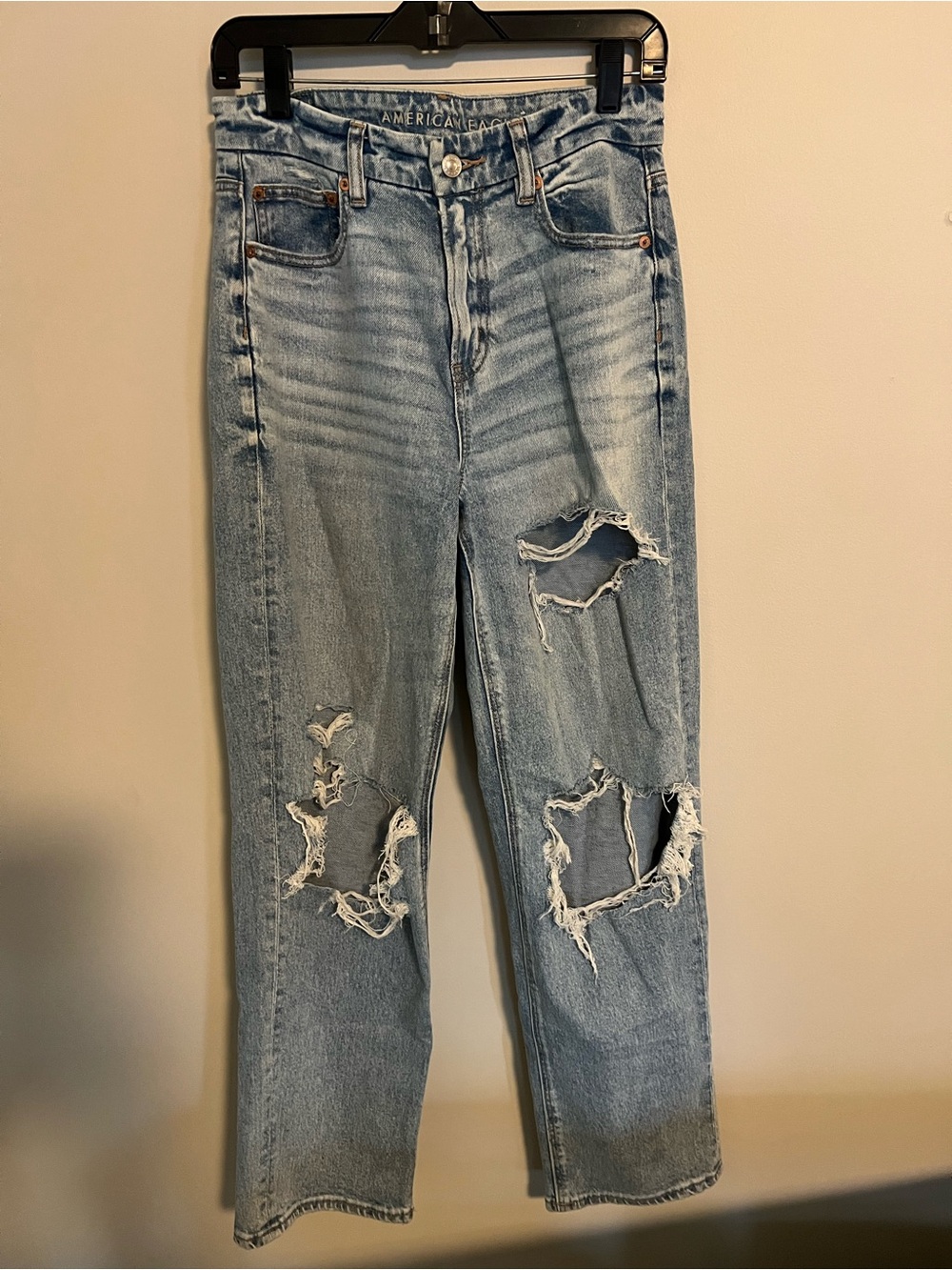 American Eagle Outfitters Light Blue Distressed Boyfriend Jeans